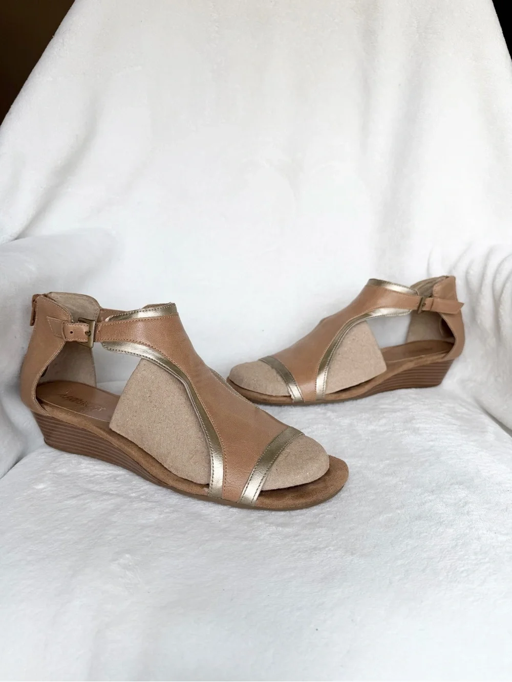 Aerosoles Light Brown Wedge Sandals Womens Size 9.5M Side Buckles